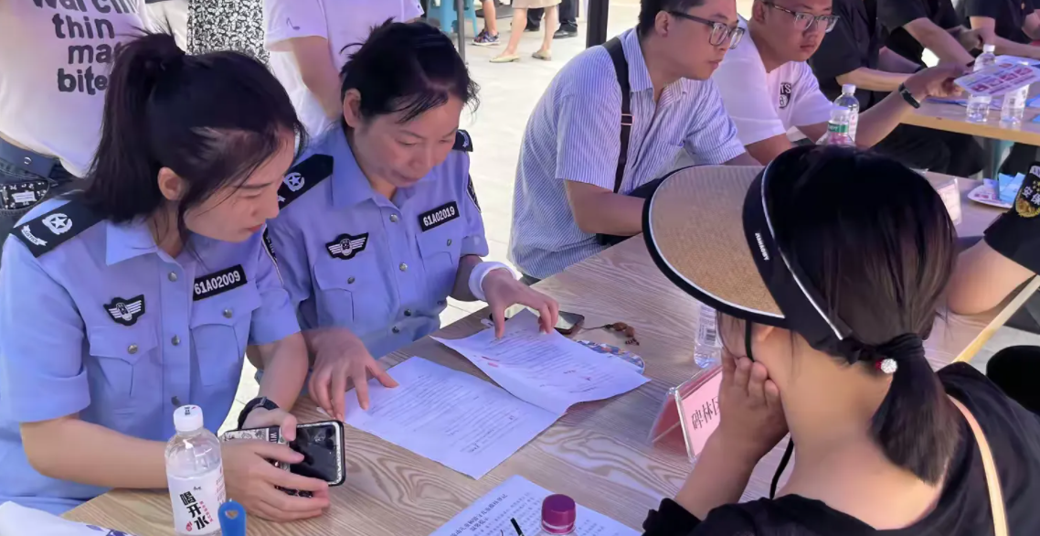 法律服务便民集市火热开市  “烟火气”里法味浓——碑林区司法局开展“法律服务便民集市”活动